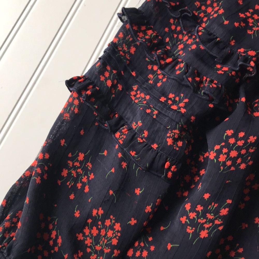 Ann Taylor floral ruffle black red top petite - Picture 7 of 7